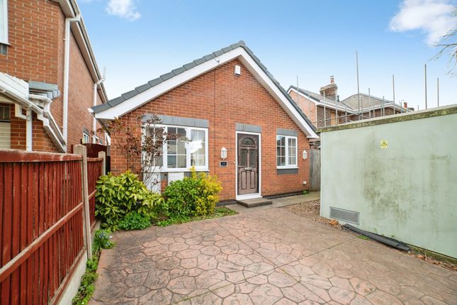 3 bed property, in Grange Avenue, £200,000