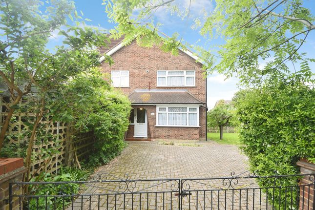 4 bed property, in Compton Walk, £475,000