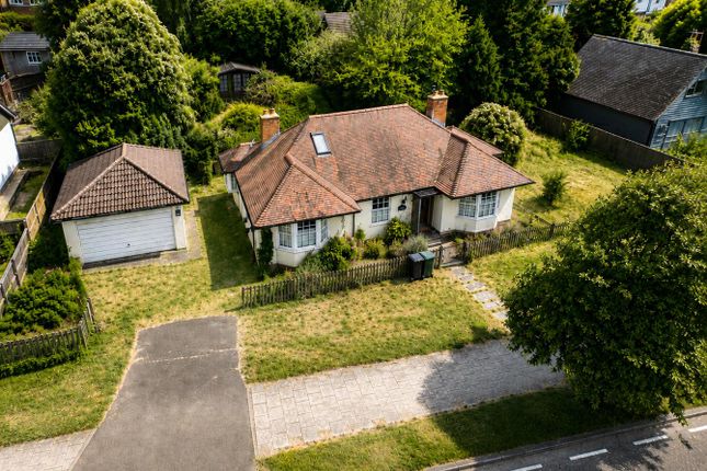 3 bed property, in Churchfield Way, £550,000