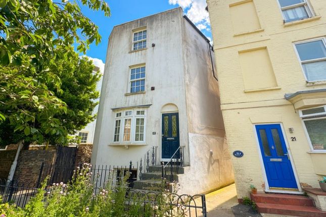 4 bed property, in 20 La Belle Alliance Square, £140,000
