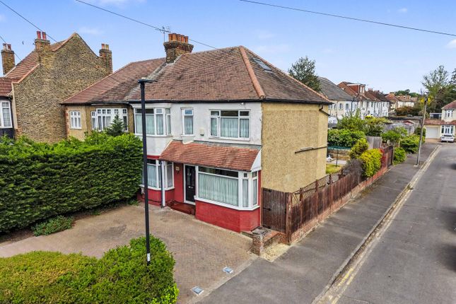 5 bed property, in Carterhatch Lane, £700,000