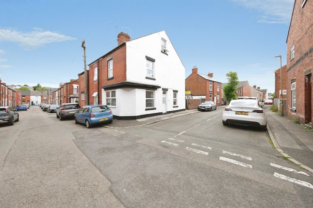 3 bed property, in Bank Street, £180,000