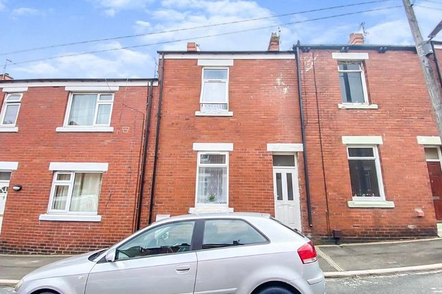 2 bed property, in Ilchester Street, £70,000