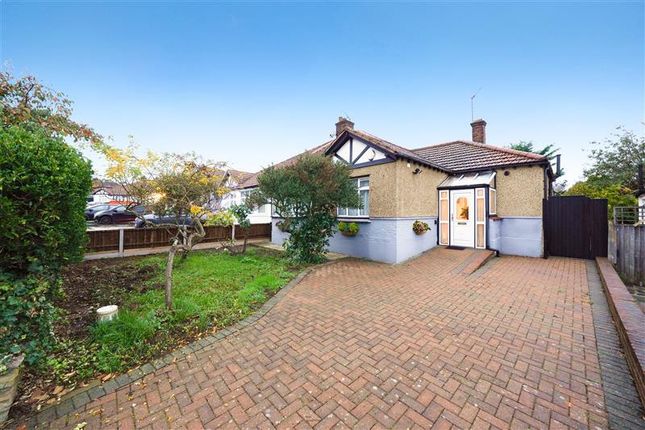 3 bed property, in Tudor Close, £795,000