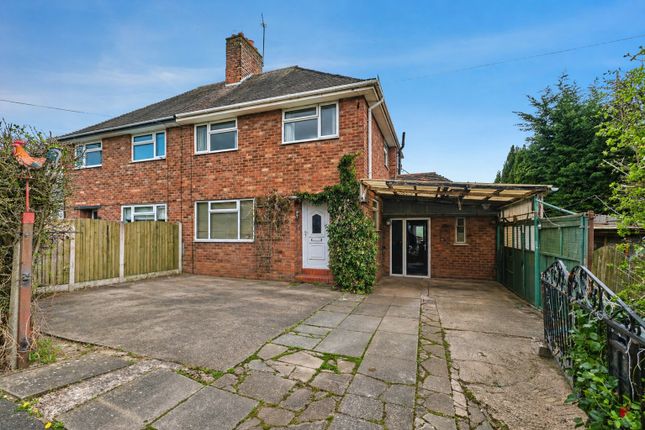 3 bed property, in The Crescent, £220,000