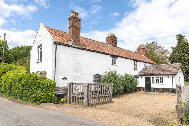 3 bed property, in Holly Farm House, £400,000