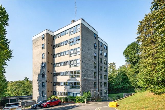 2 bed property, in Honor Oak Rise, £350,000