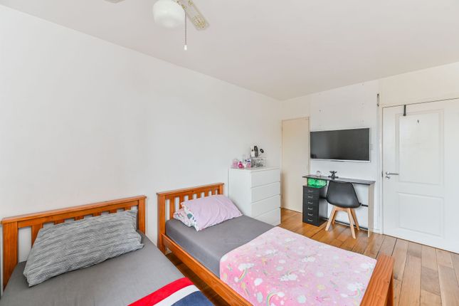 2 bed property, in Guildiford Road, £280,000