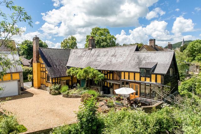4 bed property, in Bucknell, £695,000