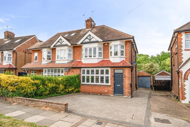 3 bed property, in Chanctonbury Way, £1,095,000