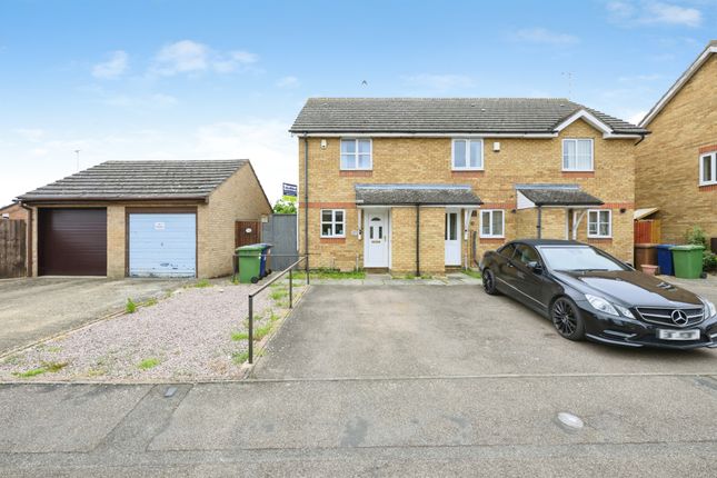 2 bed property, in Angoods Lane, £190,000