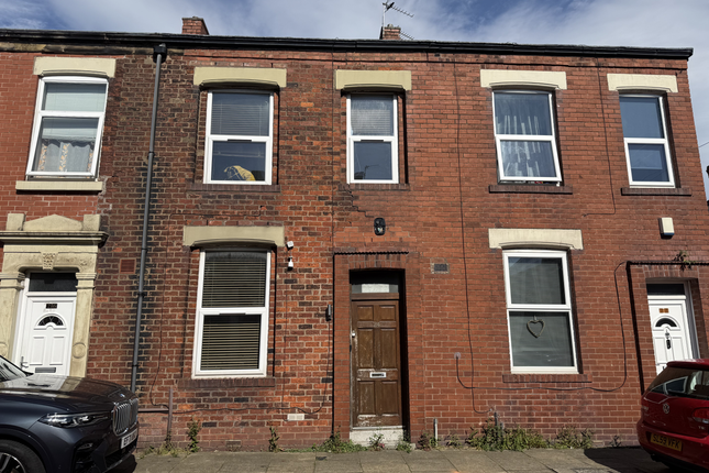 5 bed property, in 24 St. Anthonys Road, £38,000