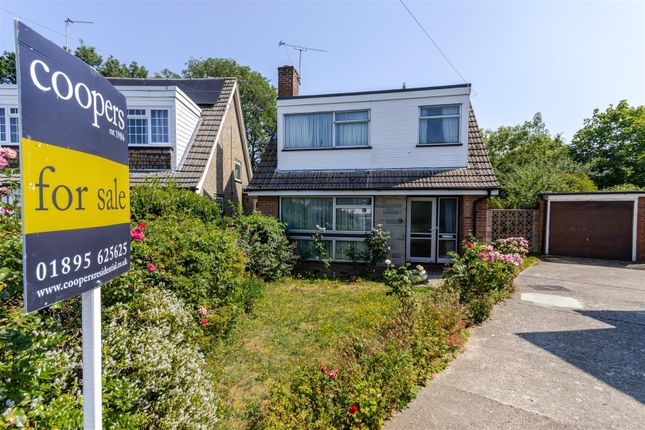 3 bed property, in Fairacres, £600,000