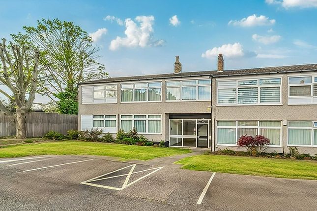 2 bed property, in Cedar Mount, £350,000