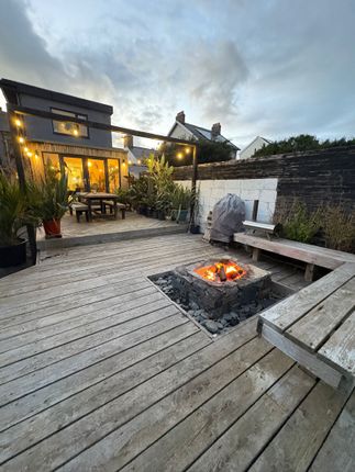 4 bed property, in High Street, £325,000