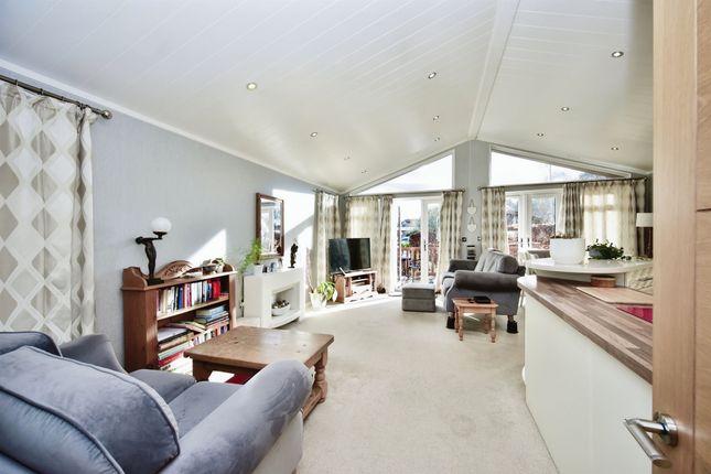 2 bed property, in The Heath, £175,000