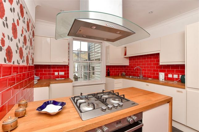 6 bed property, in Paragon, £750,000