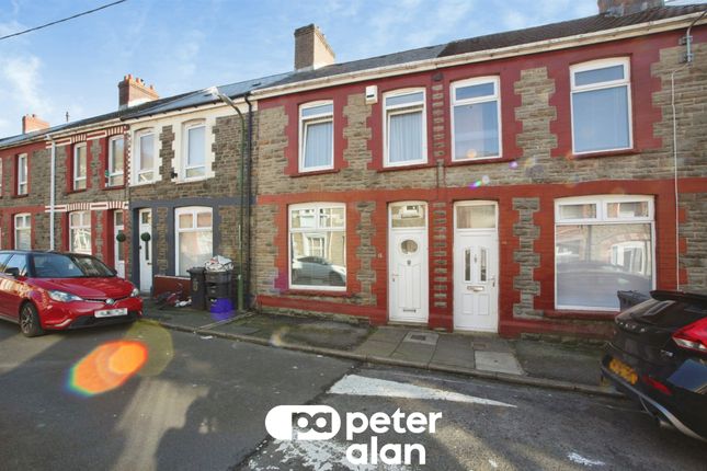 2 bed property, in Railway Street, £125,000