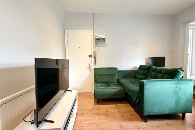 1 bed property, in Brighton Road, £129,950