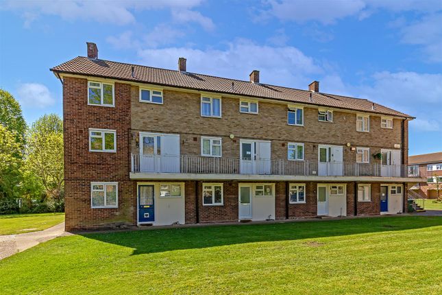 2 bed property, in Hughenden Road, £350,000