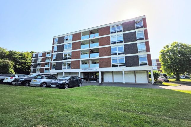 2 bed property, in Amethyst Court, £105,000