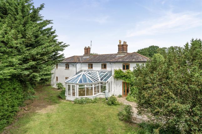 5 bed property, in Shillingstone, £495,000