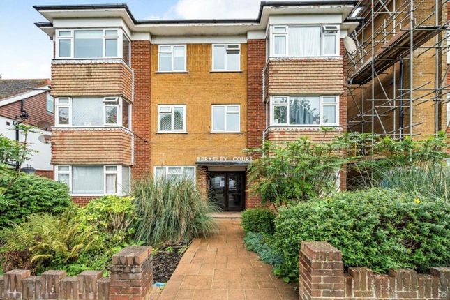 1 bed property, in Davigdor Road, £200,000