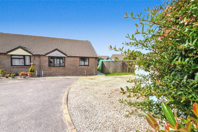 2 bed property, in The Paddock, £220,000