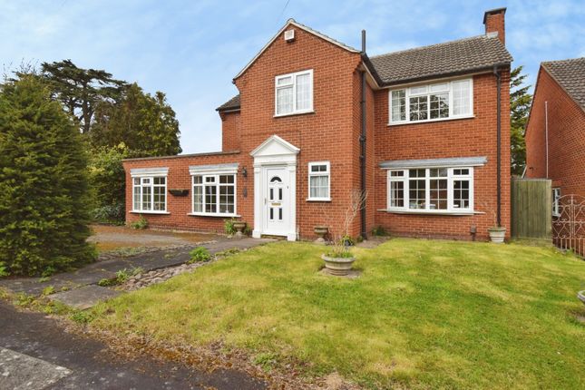4 bed property, in Park House Close, £625,000