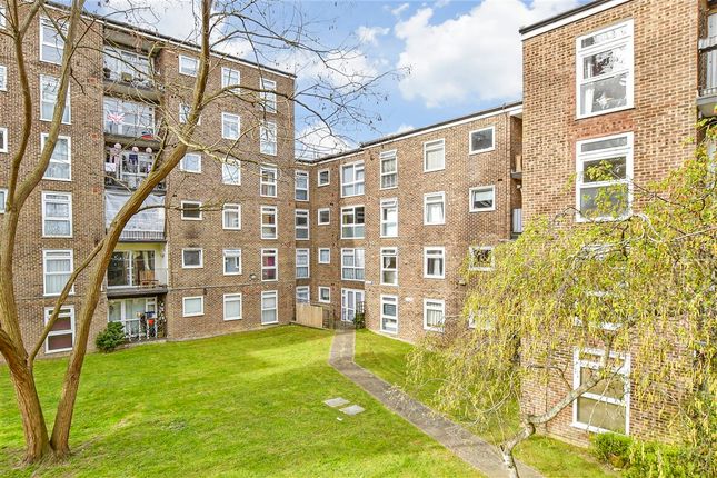 1 bed property, in Westmoreland Drive, £220,000