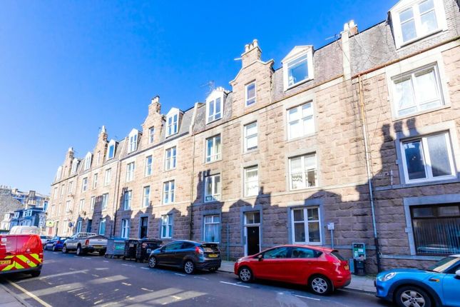 1 bed property, in 7A Raeburn Place, £75,000