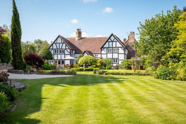 6 bed property, in Court Lane, £1,250,000