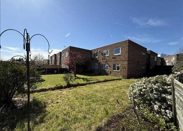 2 bed property, in Whitley Close, £275,000