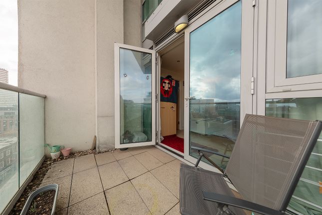 2 bed property, in Huntingdon Street, £94,000