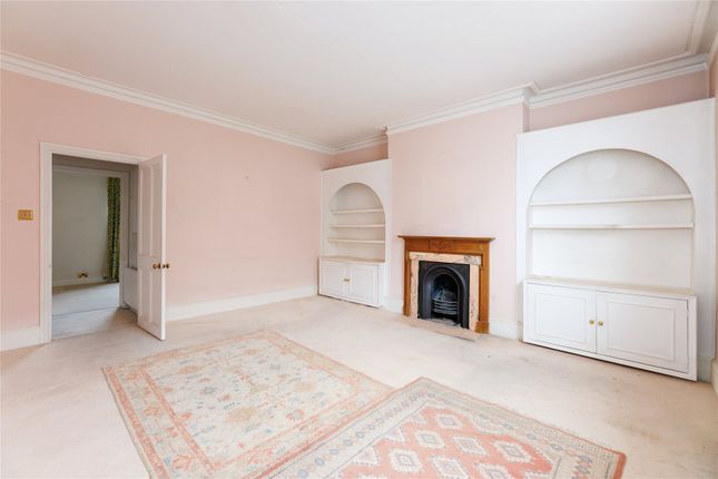 1 bed property, in Flood Street, £695,000