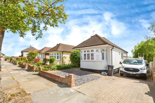 2 bed property, in Penhurst Road, £450,000