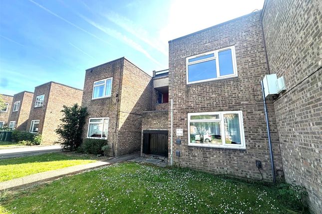 1 bed property, in Whitley Close, £100,000