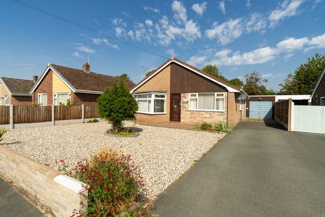 2 bed property, in Foxleigh Grove, £265,000