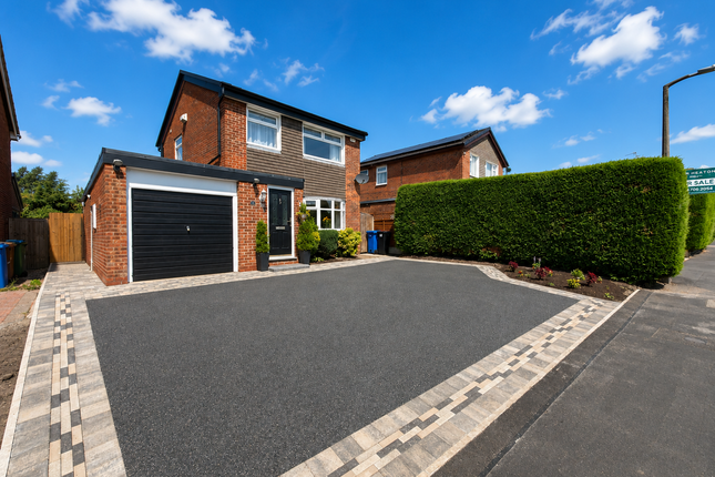 3 bed property, in Turnstone Road, £400,000