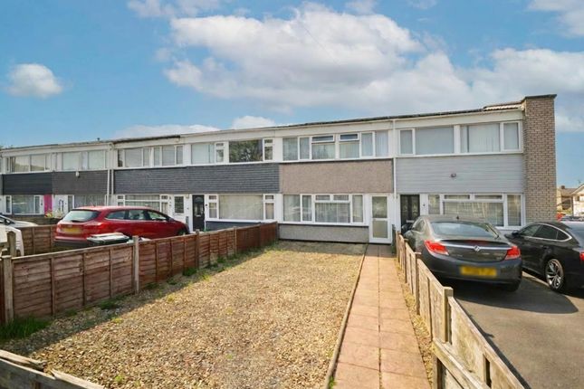 3 bed property, in Bifield Gardens, £260,000