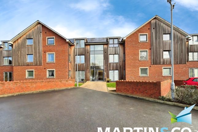 2 bed property, in Huntsman House, £59,950