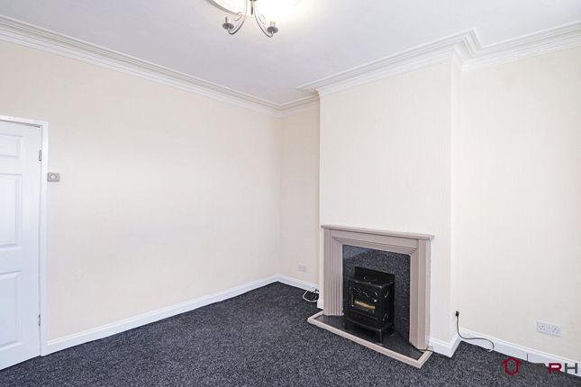 2 bed property, in Carlton Avenue, £105,000