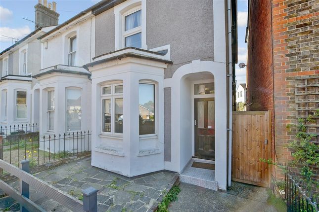 3 bed property, in Yorke Road, £699,950