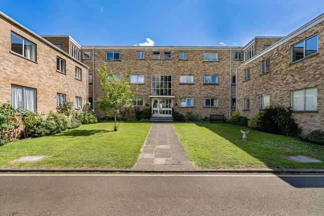 2 bed property, in Bicester Road, £150,000