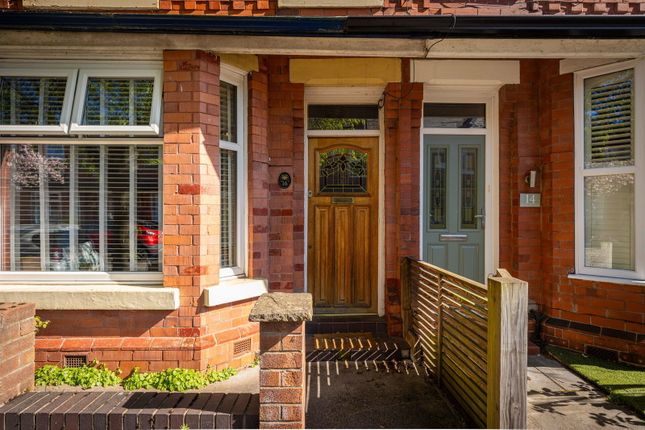 2 bed property, in Eleanor Road, £400,000