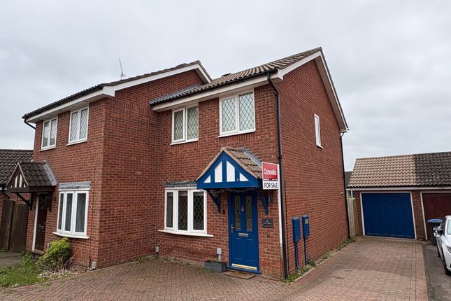 2 bed property, in Poppy Drive, £240,000