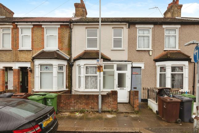 2 bed property, in Eastbury Avenue, £350,000