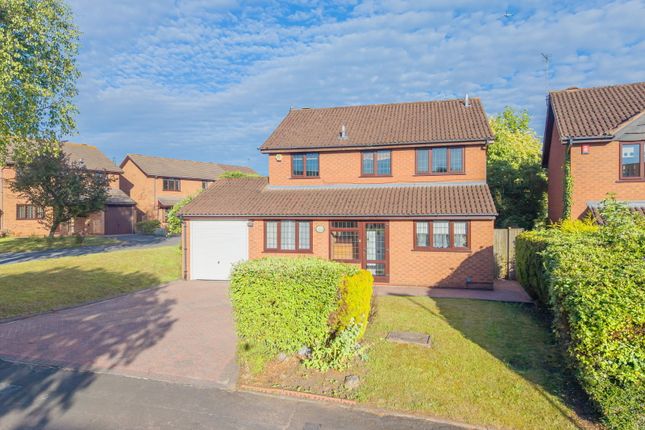 4 bed property, in Foldyard Close, £500,000