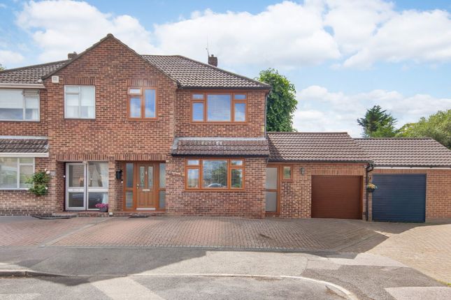 3 bed property, in Racefield Close, £550,000