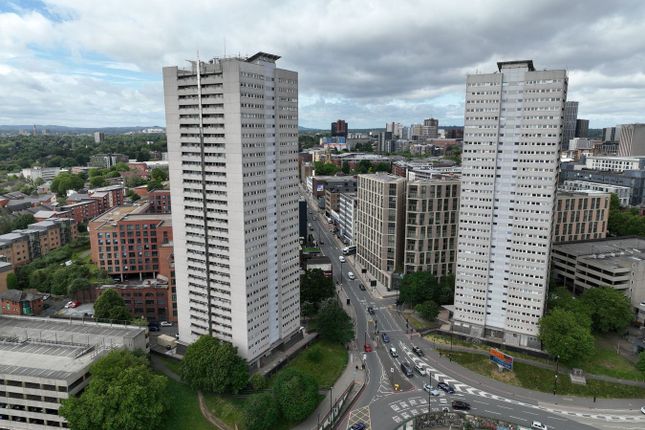 2 bed property, in Cleveland Tower, £119,500